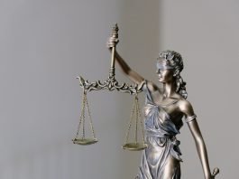 Revertida condenação com base em reconhecimento fotográfico